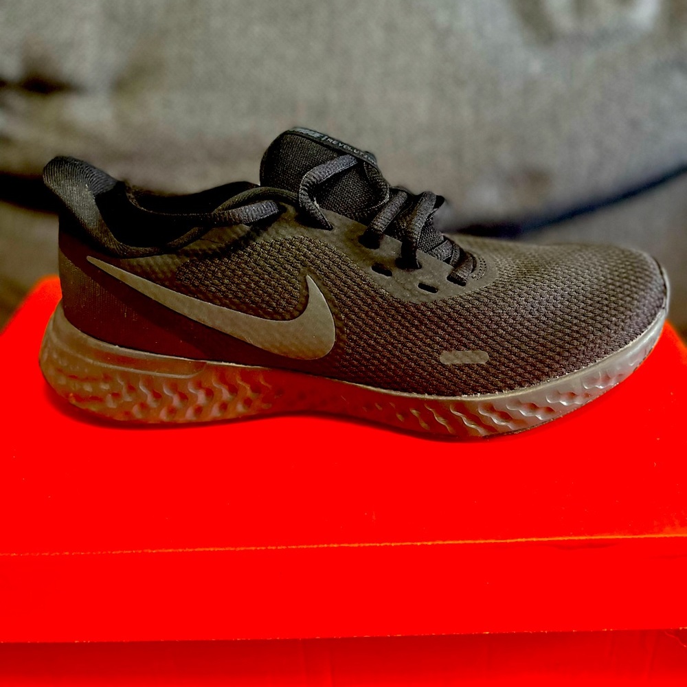 Women’s Nike Revolution 5